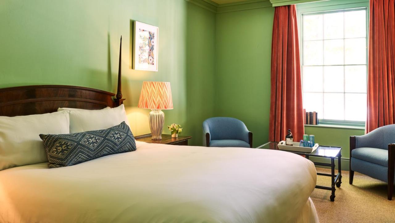Mitre Hotel Kingston upon Thames  Buitenkant foto A room at the Hotel Commonwealth