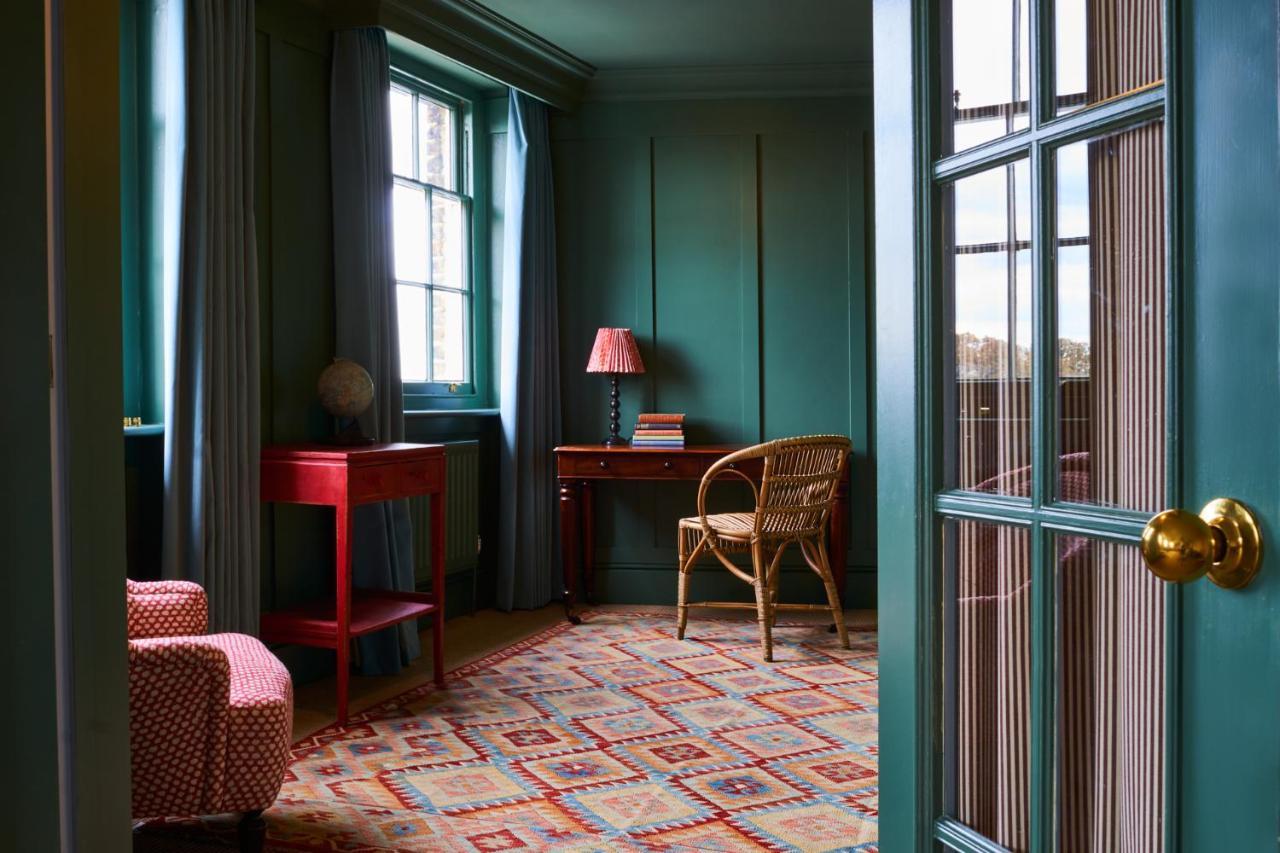 Mitre Hotel Kingston upon Thames  Buitenkant foto The study