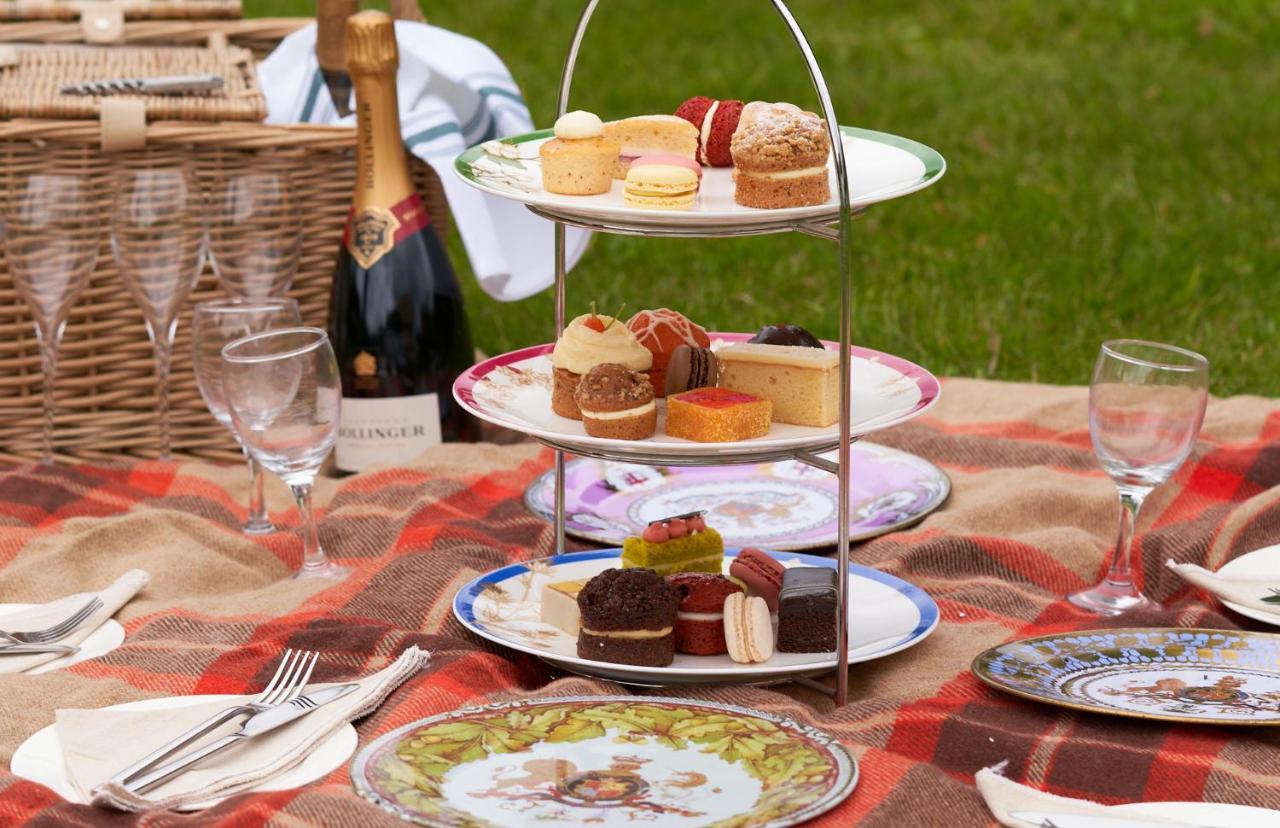 Mitre Hotel Kingston upon Thames  Buitenkant foto A picnic