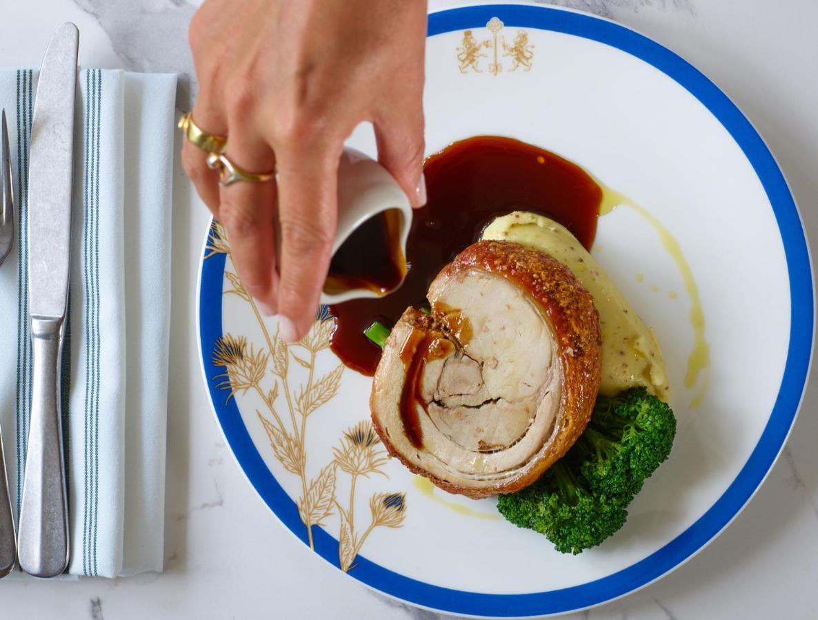 Mitre Hotel Kingston upon Thames  Buitenkant foto A pork tenderloin being served