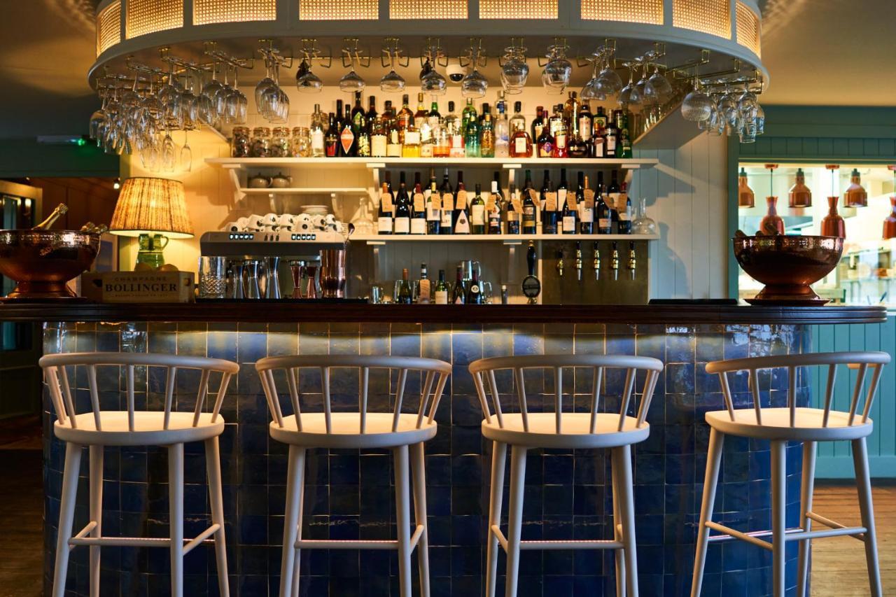Mitre Hotel Kingston upon Thames  Buitenkant foto The bar at the River Café