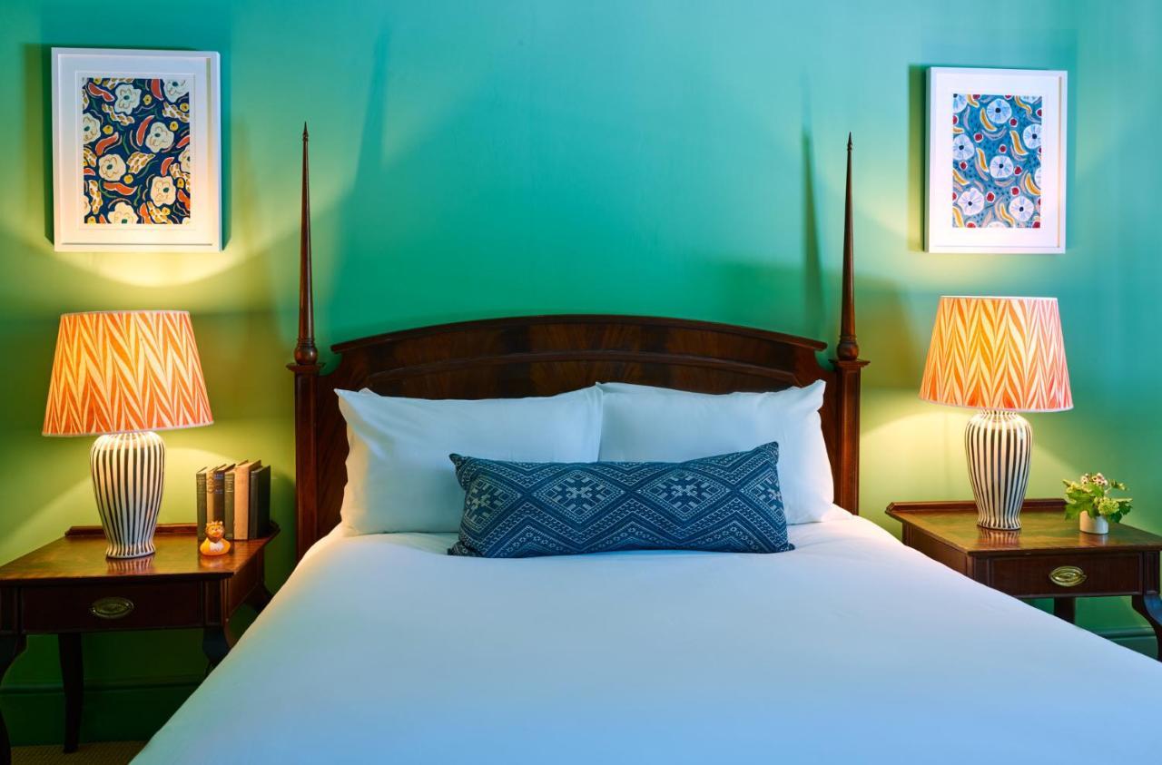 Mitre Hotel Kingston upon Thames  Buitenkant foto A bedroom at the Inn