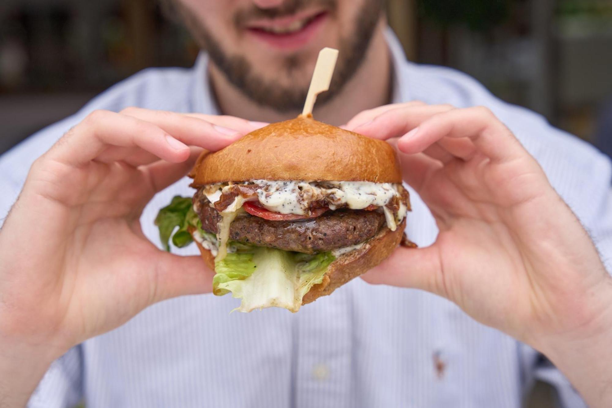 Mitre Hotel Kingston upon Thames  Buitenkant foto A burger