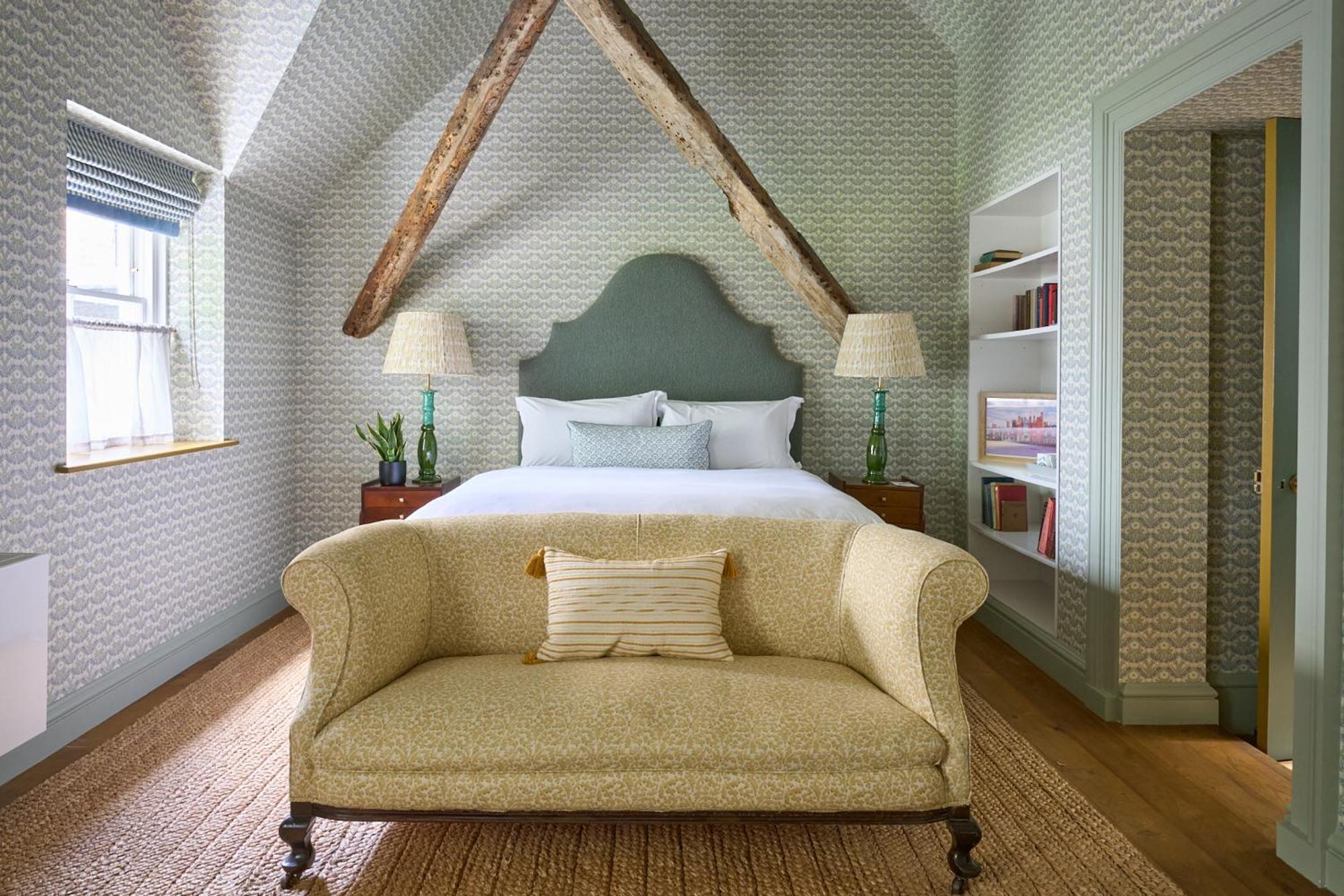 Mitre Hotel Kingston upon Thames  Buitenkant foto A bedroom at The Mitre