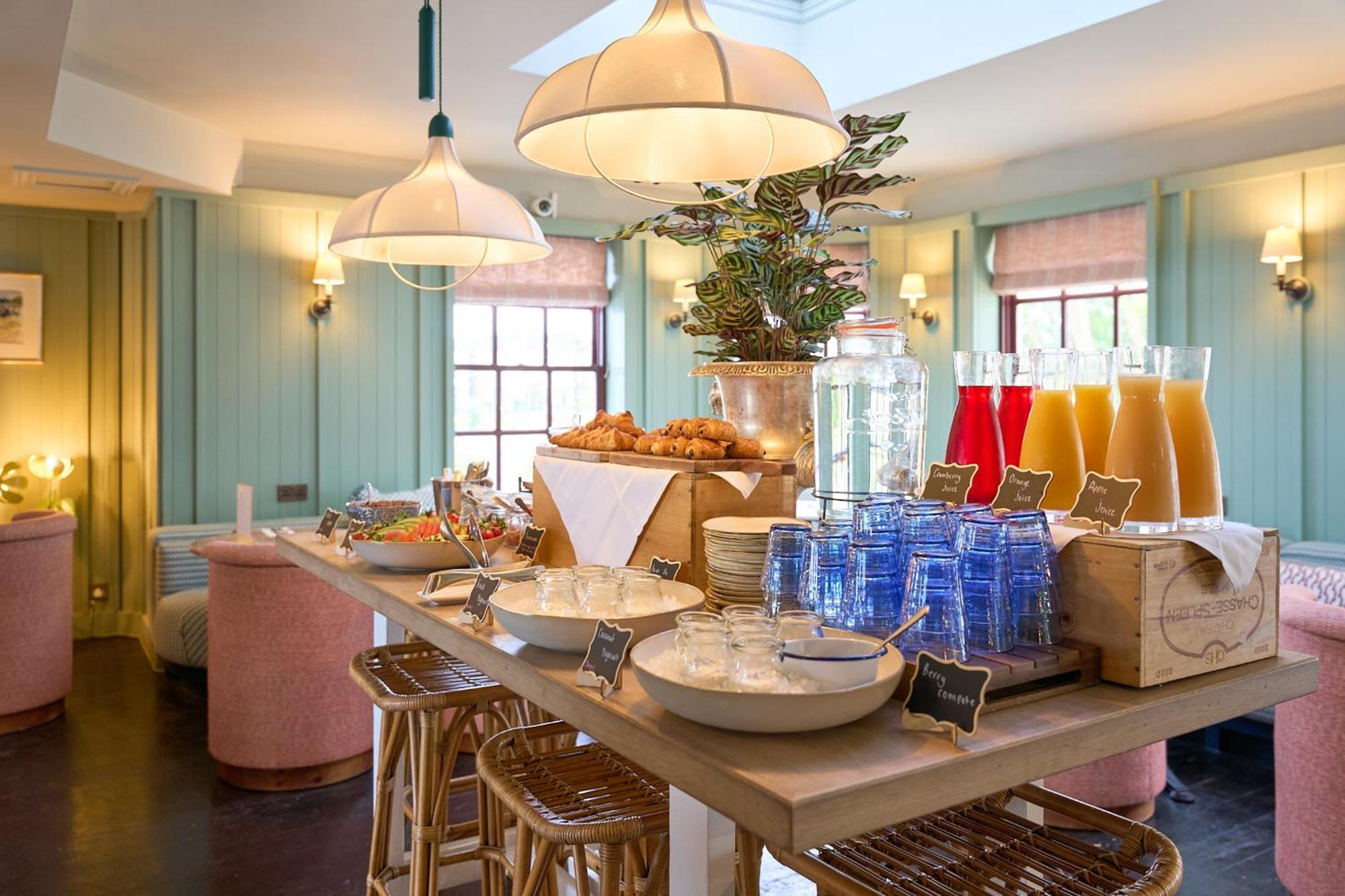 Mitre Hotel Kingston upon Thames  Buitenkant foto The restaurant at The Ivy Temple Row