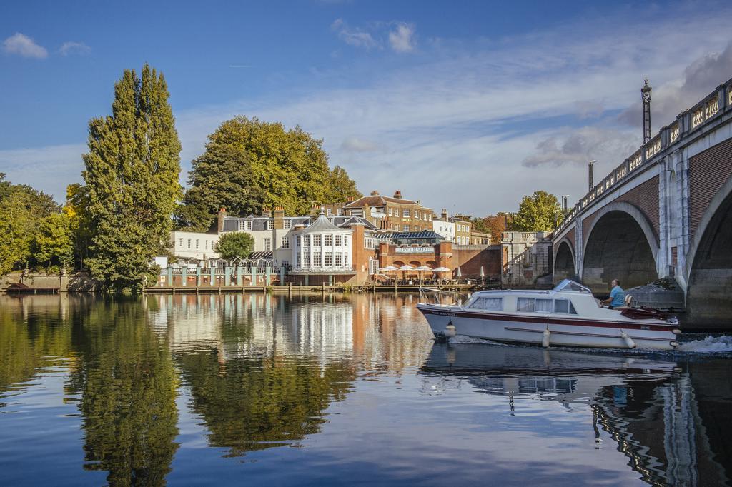 Mitre Hotel Kingston upon Thames  Buitenkant foto The River Wey at Farnham
