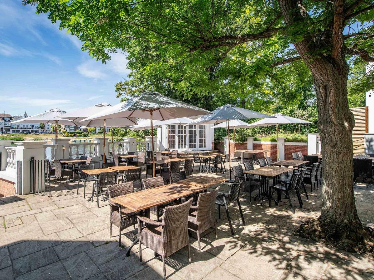 Mitre Hotel Kingston upon Thames  Buitenkant foto The outdoor seating area at The Old Mill